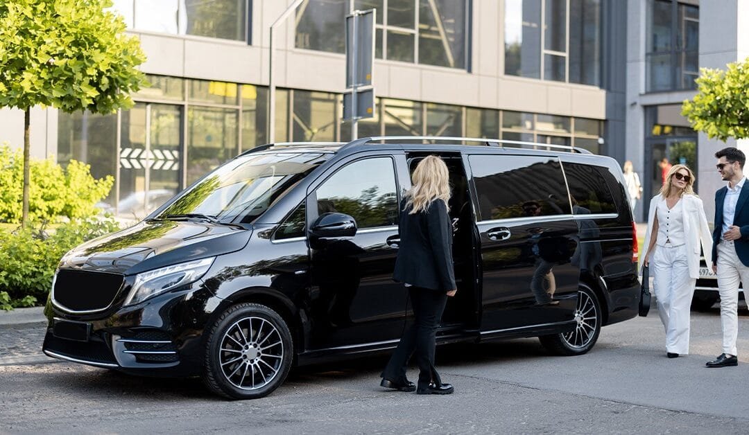 How Chauffeur Service Manages Private Point-to-Point Travel Efficiently?